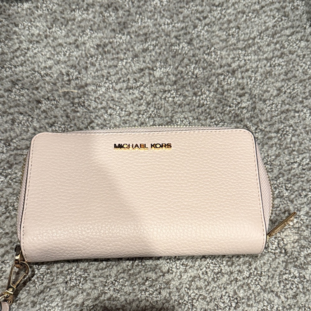 Michael Kors Light Pink Wallet